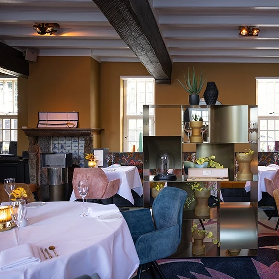 Restaurant Hendrik van Maurick stoelen en tafels