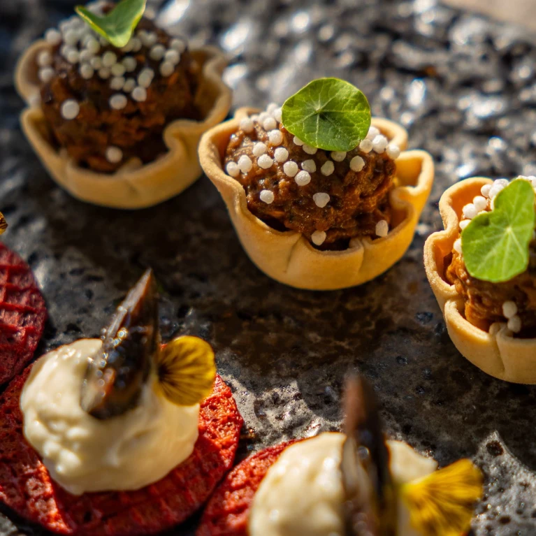 De high Tea is opgebouwd als 3-gangen menu