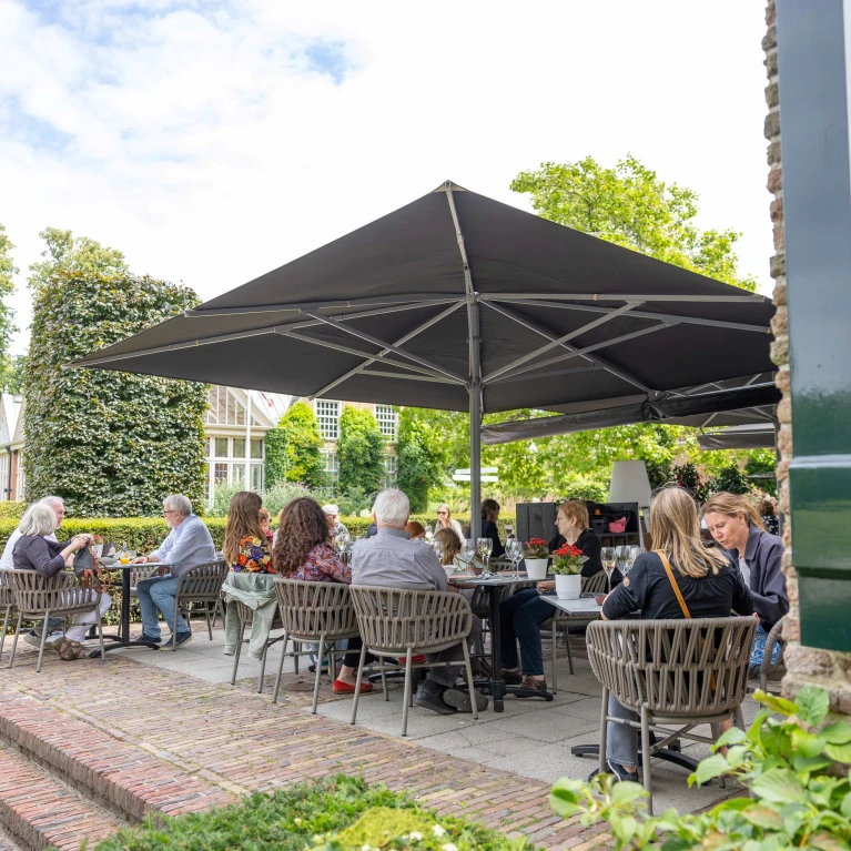 Een heerlijke borrel in Vught op de menukaart bij Brasserie Catharina van Maurick