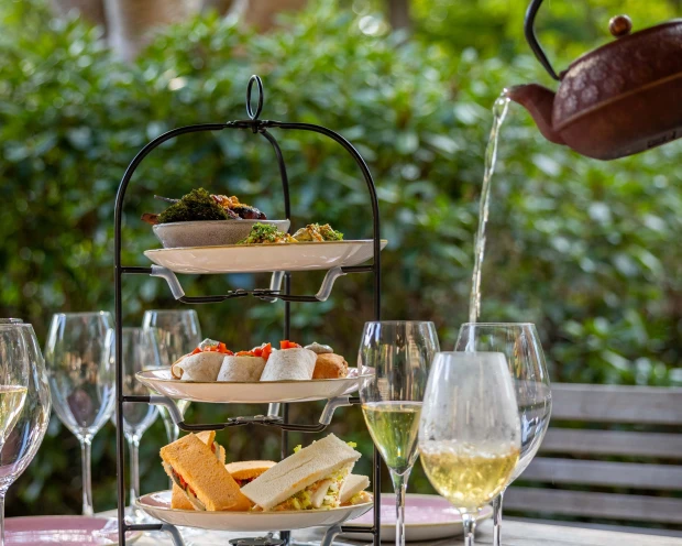 High Tea terras Catharina van Maurick