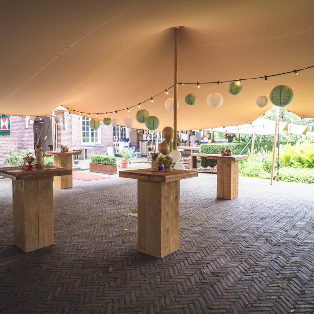 Versierde tent voor een feest
